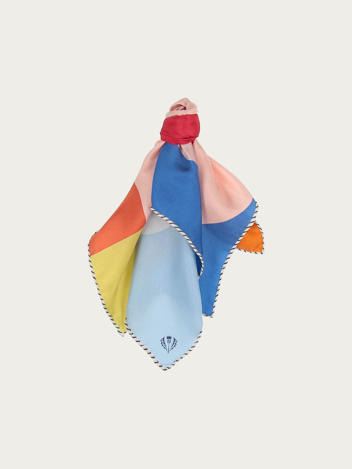 Nicki scarf with colorful pattern made of pure silk