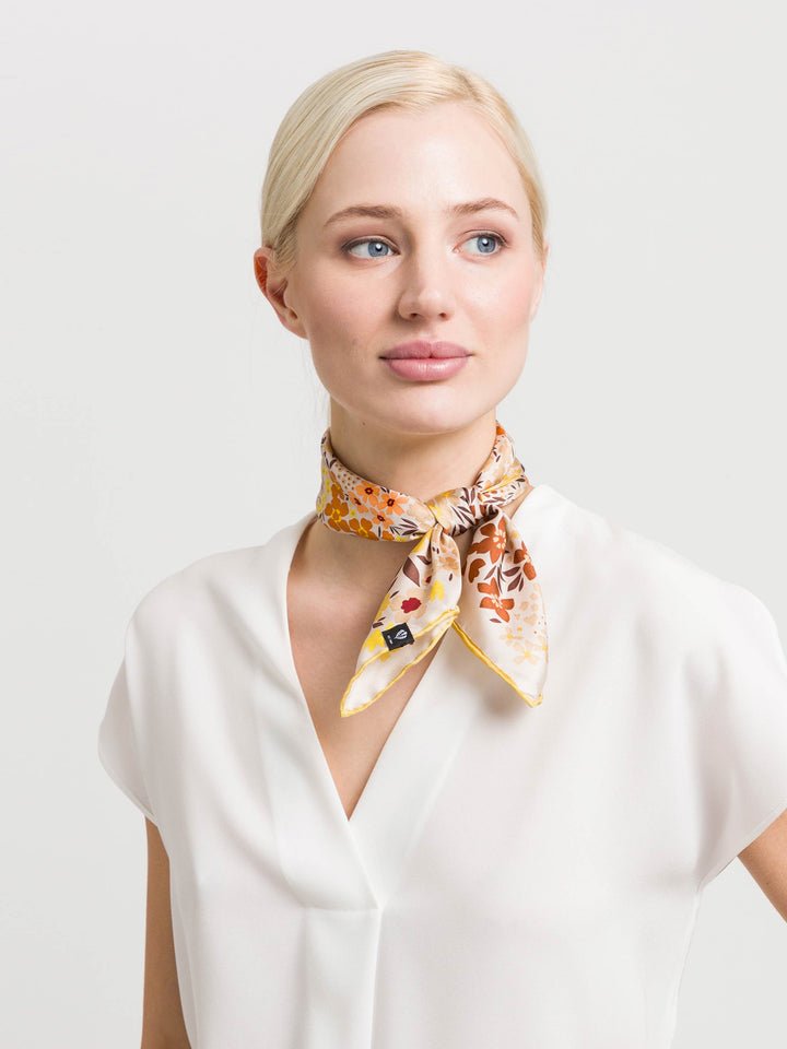 Nicki scarf with floral print in pure silk