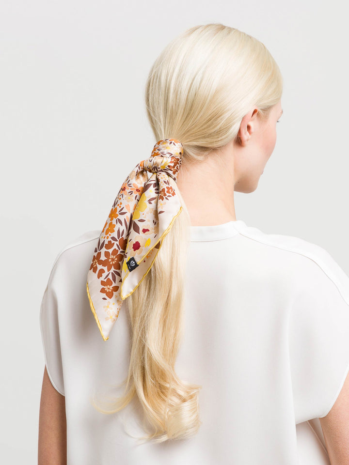 Nicki scarf with floral print in pure silk