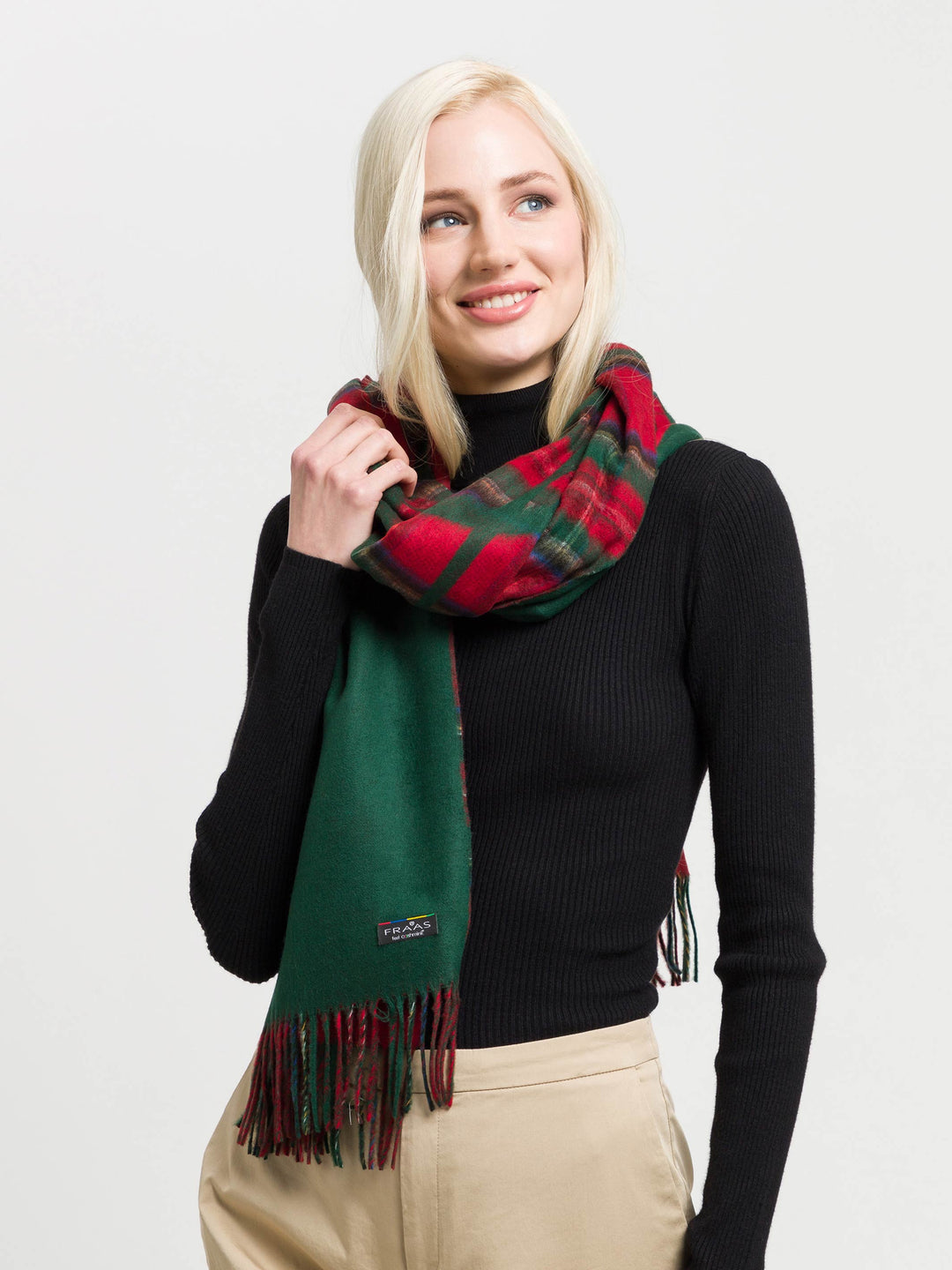 MERRY CHRISTMAS cashmere scarf with a Christmassy check design - Made in Germany