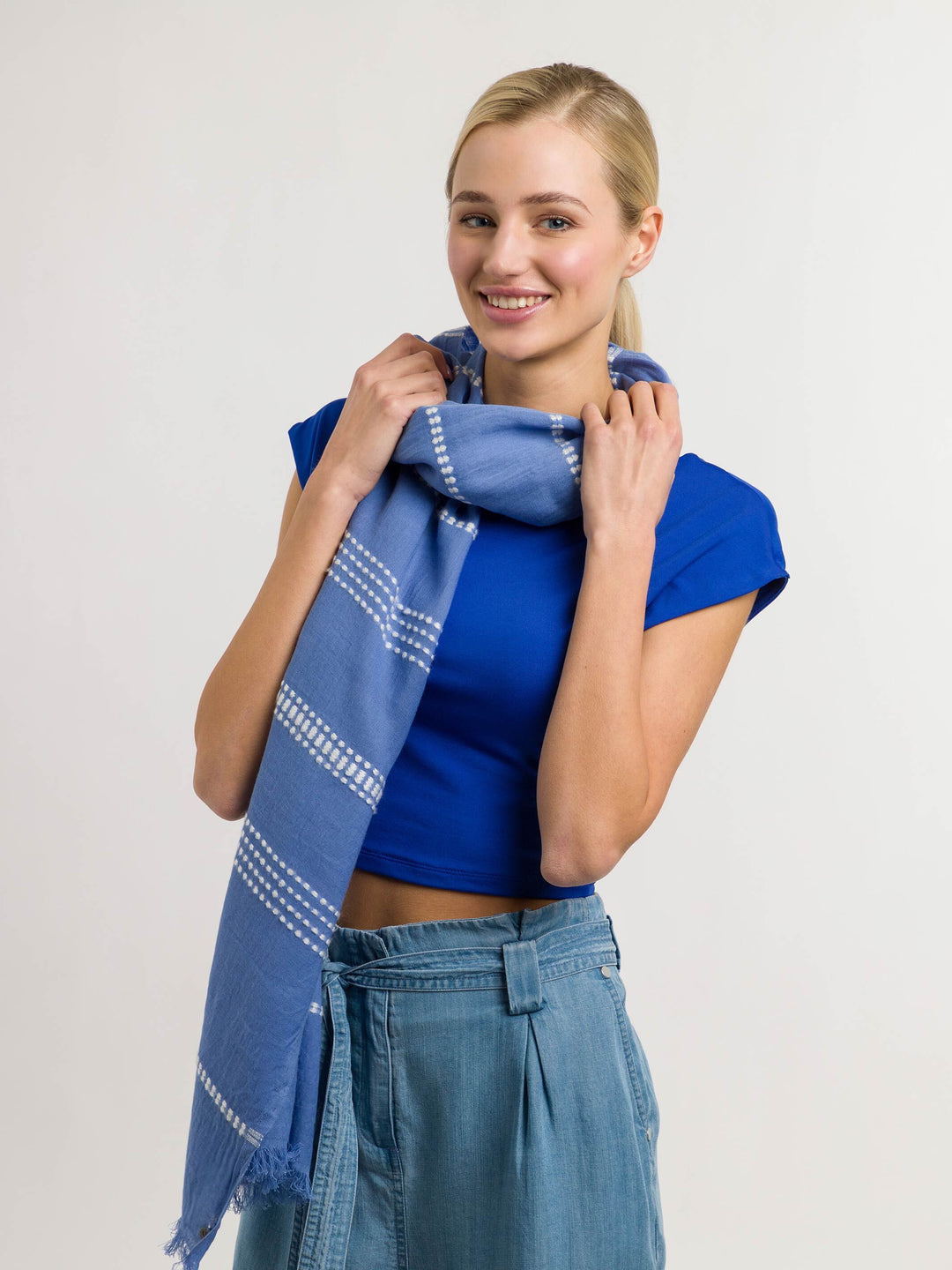 Sommerliche Stola mit Streifen in Baumwollmischung - pure blue / OneSize | 609043-523