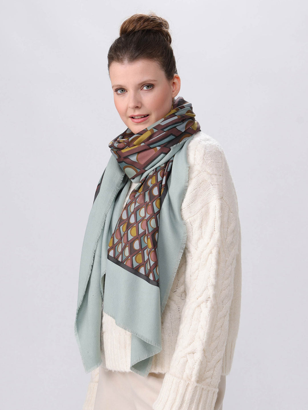 Patchwork-Stola mit geometrischem Muster in Seidenmischung - misty blue / OneSize | 623409-672