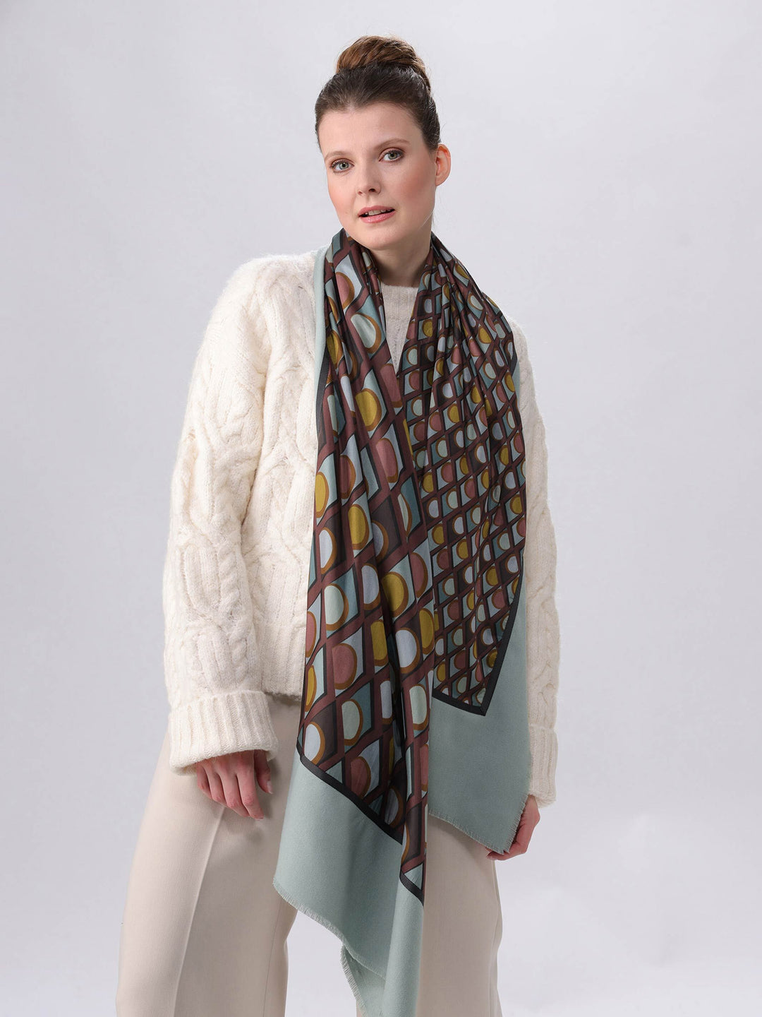 Patchwork-Stola mit geometrischem Muster in Seidenmischung - misty blue / OneSize | 623409-672