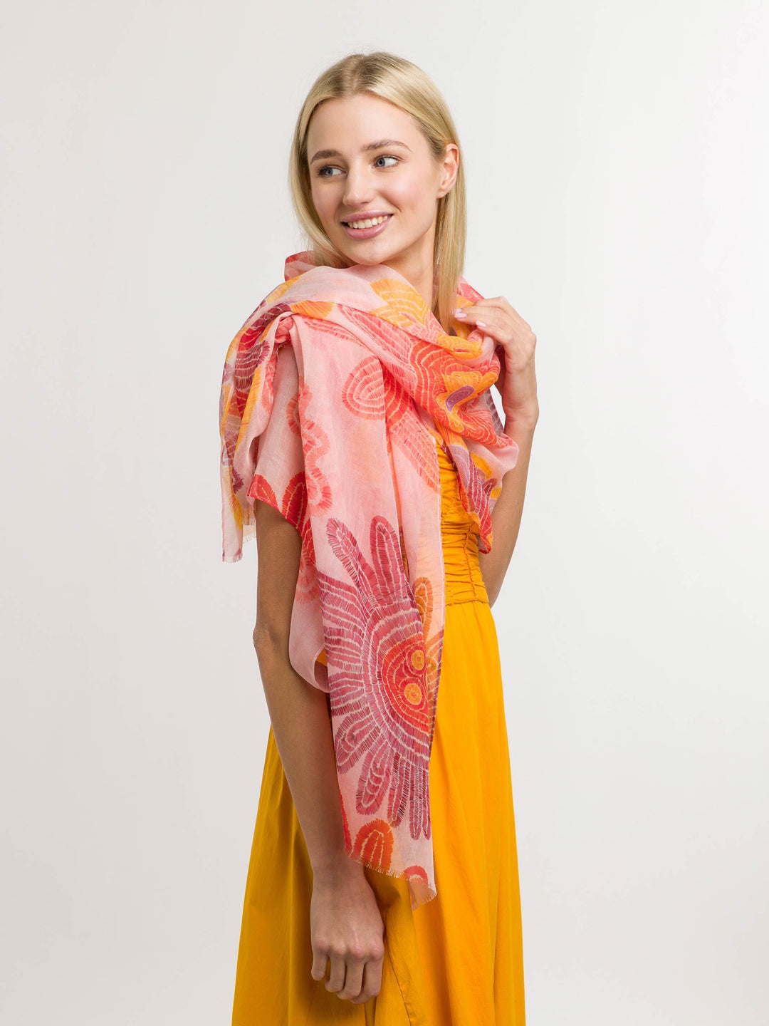 Sustainability Edition - Stola mit floralem Design - soft apricot / OneSize | 640025-243