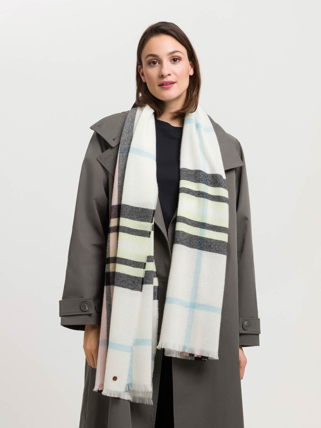 Zarte Stola mit FRAAS Plaid Karo aus reinem Kaschmir - organic green / OneSize | 680028-703