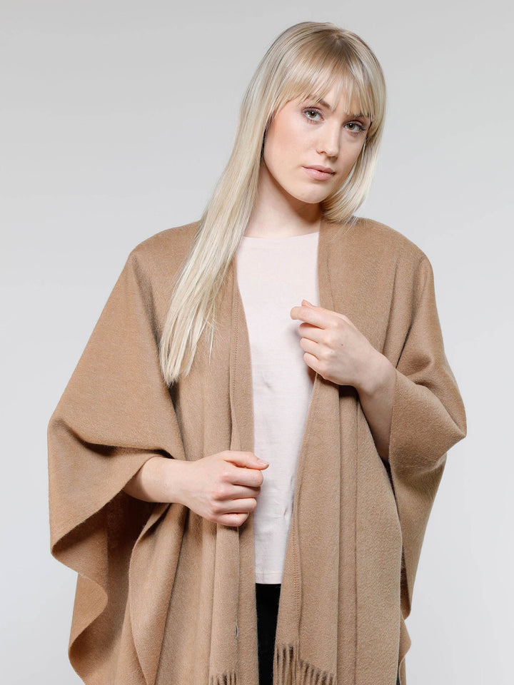 Einfarbiger Poncho aus reiner Wolle - camel / OneSize | 680099-180