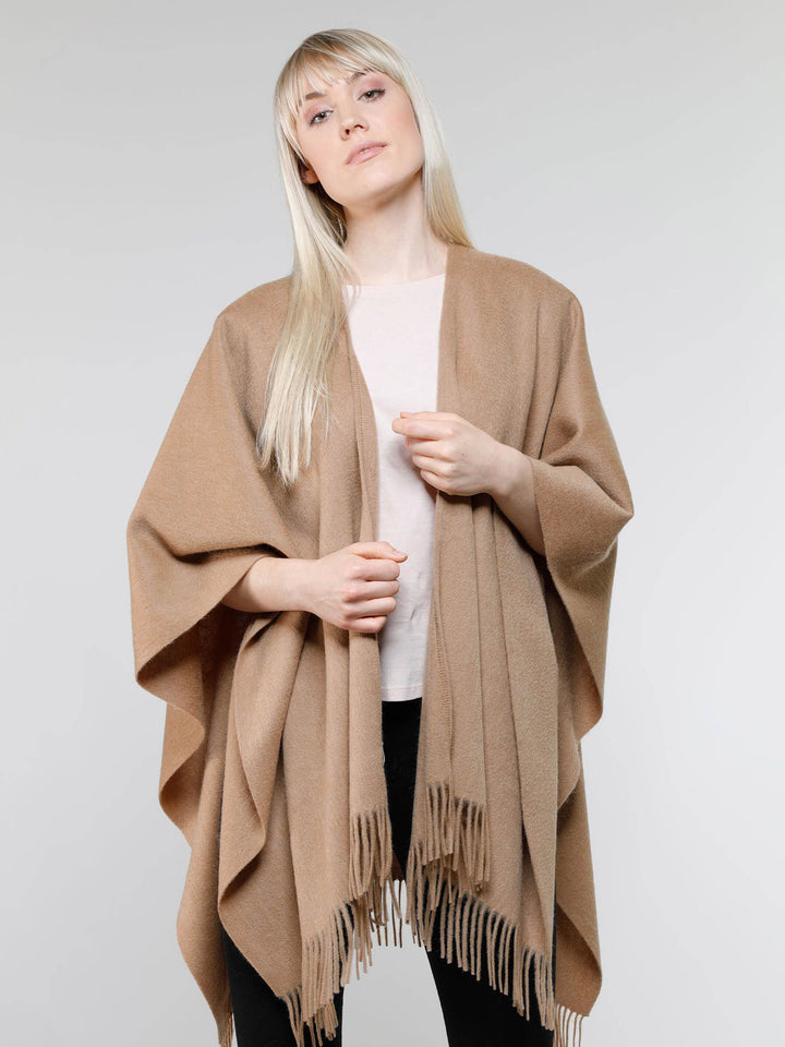 Einfarbiger Poncho aus reiner Wolle - camel / OneSize | 680099-180